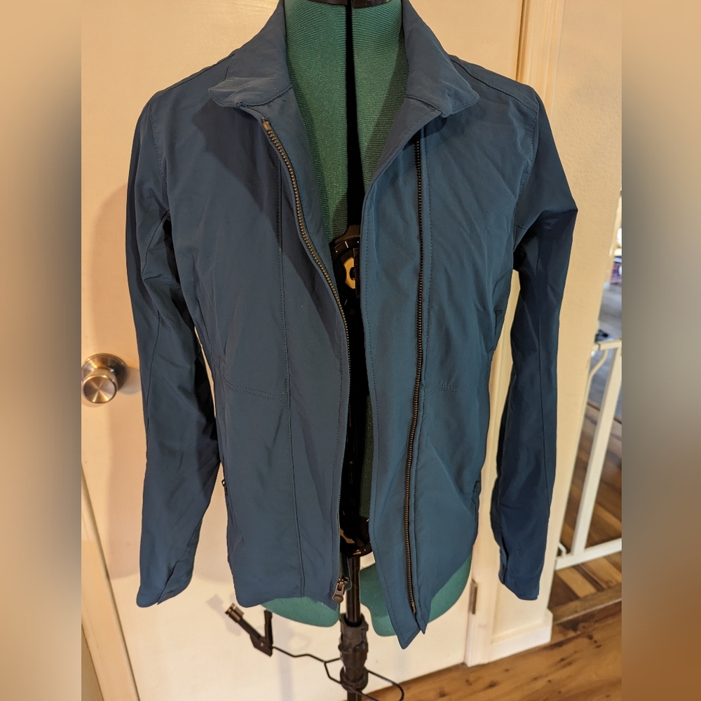 Outdoor research shell - size small